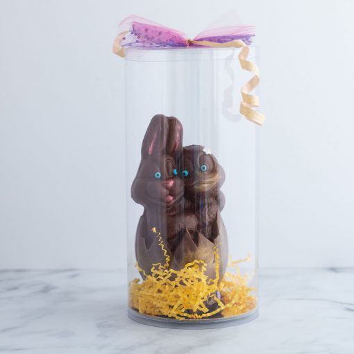 Chocolat pour Pâques en forme de couple lapin-canard fait dans l'est de Montréal dans Tétreaultville (Mercier-Est).